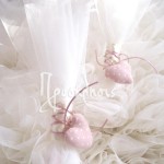 Μπομπονιέρα γάμου τούλινη με διακοσμητική καρδια μαξιλαρακι ροζ πουά