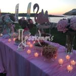 Στολισμός τραπέζι ευχών με φλαμίνγκο και ροζ ορτανσίες