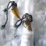 Τούλινη μπομπονιέρα γάμου μακρόστενη με ιδιαίτερο δεσιμο στα κουφέτα και διακοσμητική καρδιά από αλπακά σε χρυσό και ασημί