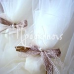 Μπομπονιέρα γάμου τούλινη με διπλό φιόγκο από σατεν μόκα και δαντέλα σομών και διακοσμητική πέρλα