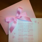 Πρόσκληση βάπτισης κορίτσι ροζ ριγέ με πεταλούδες