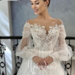 Νυφικό ρομαντικό με τούλινη φούστα και έξω ώμους