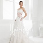 Νυφικό Nicole με κεντημένη δαντέλα και ροζ φιόγκο