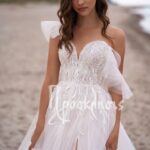 Νυφικό boho με σκίσιμο