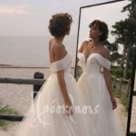 Νυφικό boho με λαμπερή φούστα